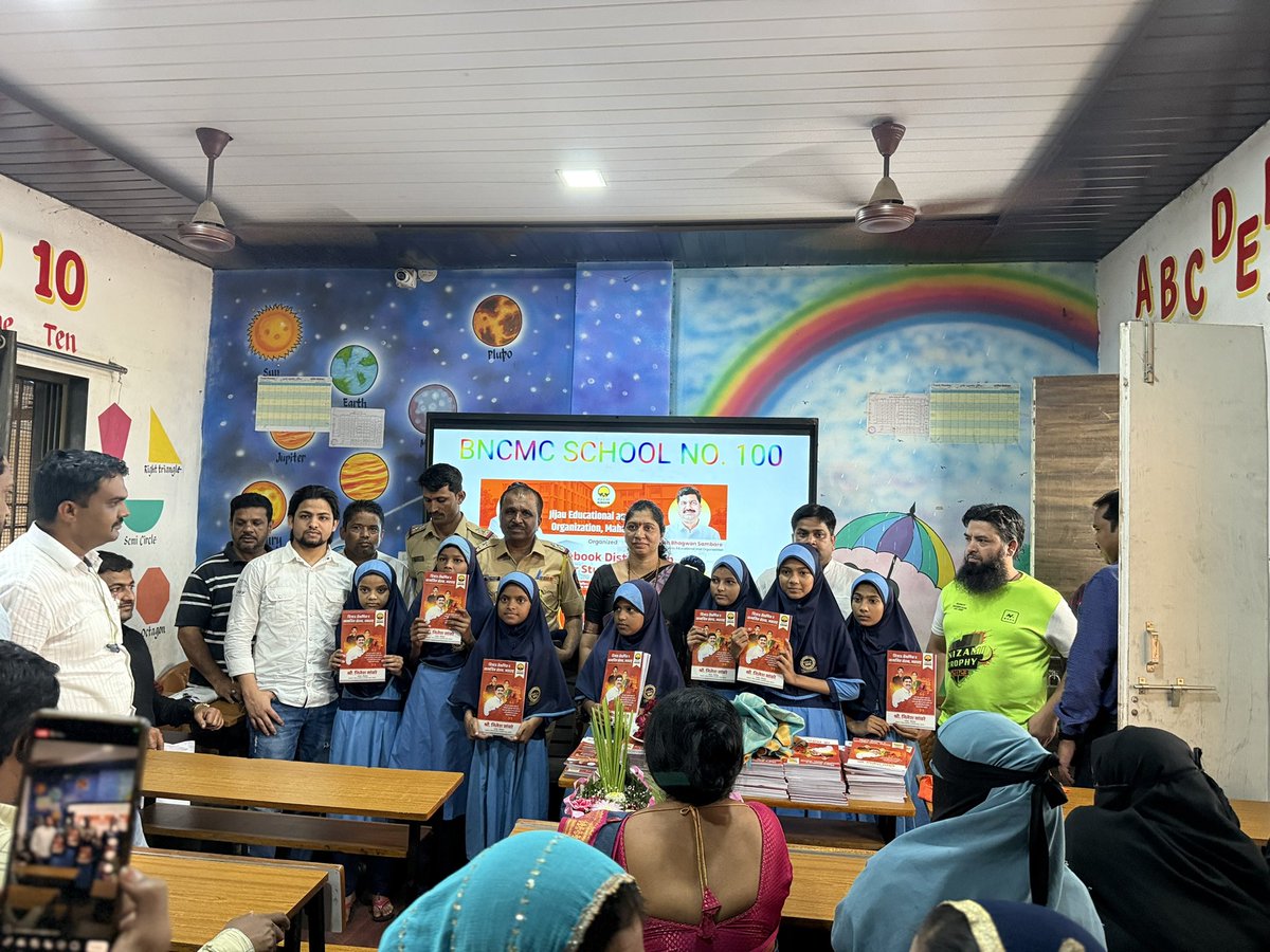 MonikaPanve's tweet photo. भिवंडी शहरातील कोंबड़पाडा येथे आरी वर्क क्लास प्रमाणपत्र वितरण व #गैबी_नगर , #कोंबड़पाडा येथे जिजाऊ संघटनेच्या वतीने मोफ़त वही वाटप करण्यात आले.यावेली जिजाऊ पदाधिकारी,जिजाऊ शाखा सदस्य आदी मान्यवर उपस्थित होते.
.
.
.
.
#jijauforall #NotebookDistribution #AariWork #Twitter https://t.co/JflP8M694b