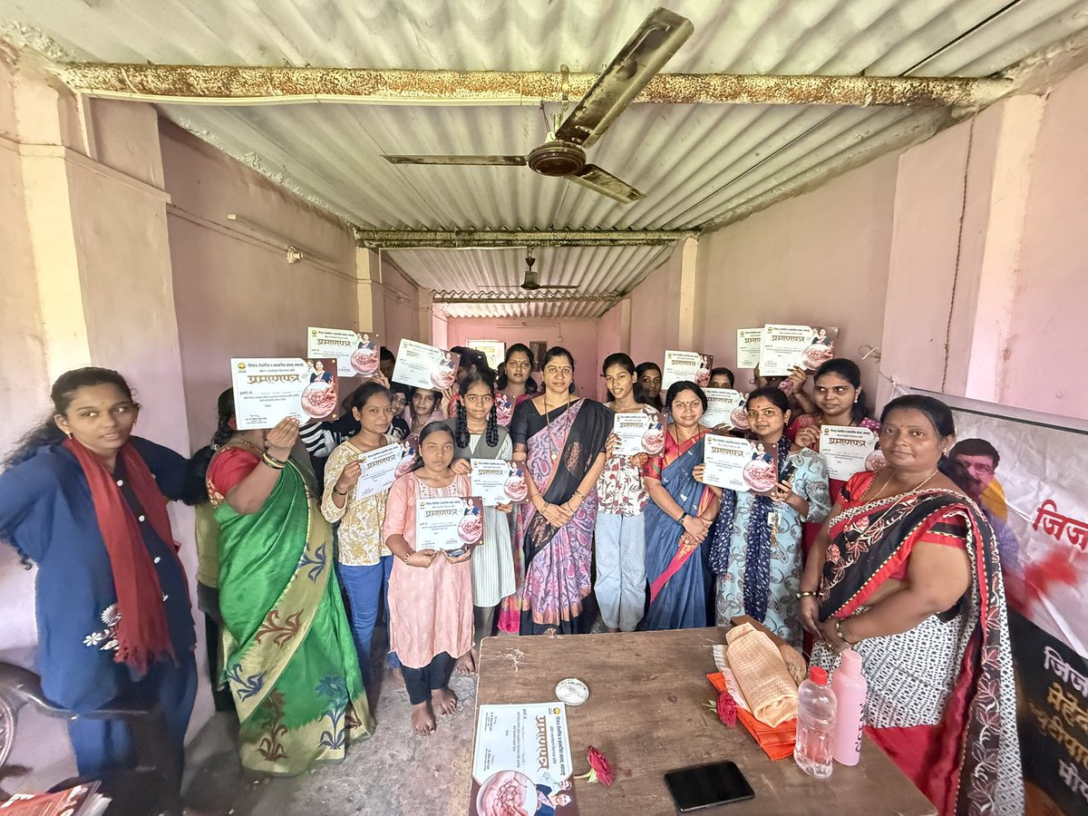 MonikaPanve's tweet photo. भिवंडी शहरातील कोंबड़पाडा येथे आरी वर्क क्लास प्रमाणपत्र वितरण व #गैबी_नगर , #कोंबड़पाडा येथे जिजाऊ संघटनेच्या वतीने मोफ़त वही वाटप करण्यात आले.यावेली जिजाऊ पदाधिकारी,जिजाऊ शाखा सदस्य आदी मान्यवर उपस्थित होते.
.
.
.
.
#jijauforall #NotebookDistribution #AariWork #Twitter https://t.co/JflP8M694b