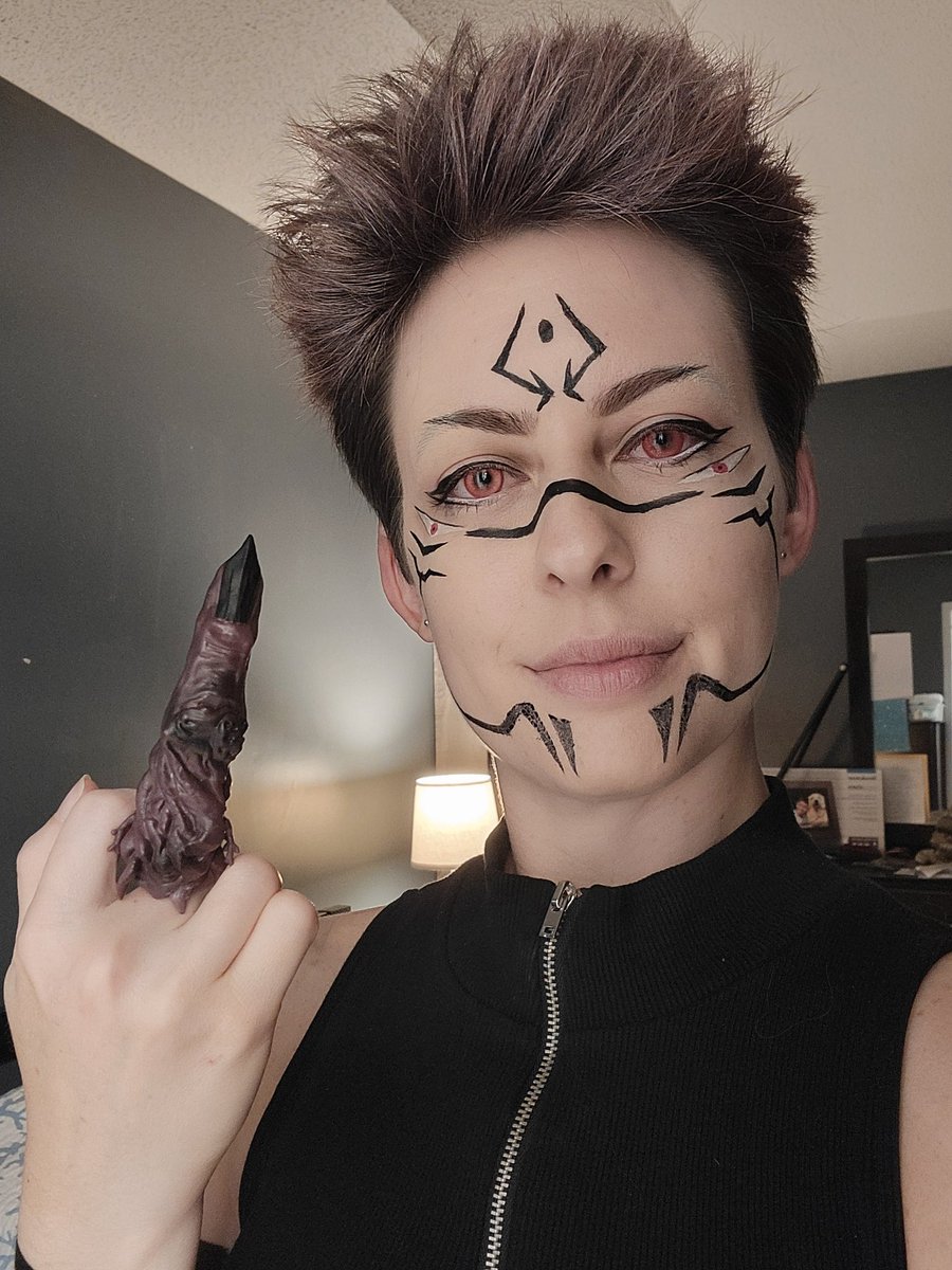 Attended a Summerween party and of course brought Sukuna out. 

#cosplay #ryomensukuna #JujutsuKaisen #jujutsukaisencosplay #sukunacosplay