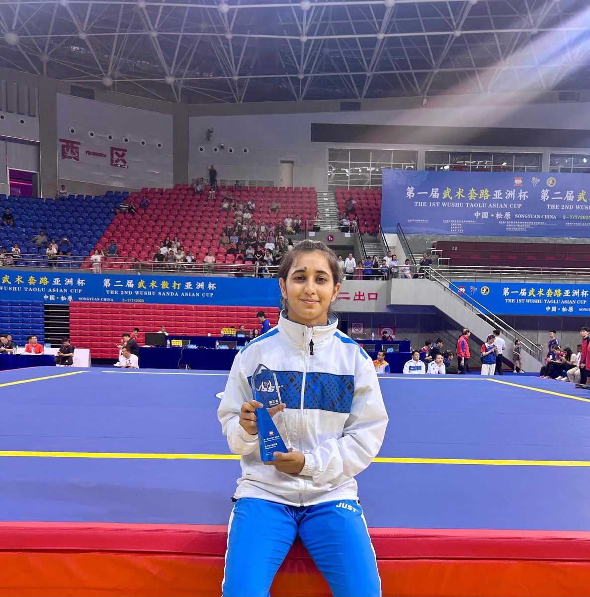 AIRNewsHindi's tweet photo. भारत की नम्रता बत्रा ने चीन के चेंगदू में विश्व खेलों में महिलाओं की 52 KG वुशु स्‍पर्धा के फाइनल में रजत पदक जीतकर इतिहास रच दिया।

यह विश्व खेलों में वुशु में भारत का पहला पदक है। पुरुषों की कंपाउंड तीरंदाजी स्पर्धा में ऋषभ यादव के कांस्य पदक के बाद यह देश का दूसरा पदक था। https://t.co/SDjh6iCXNM