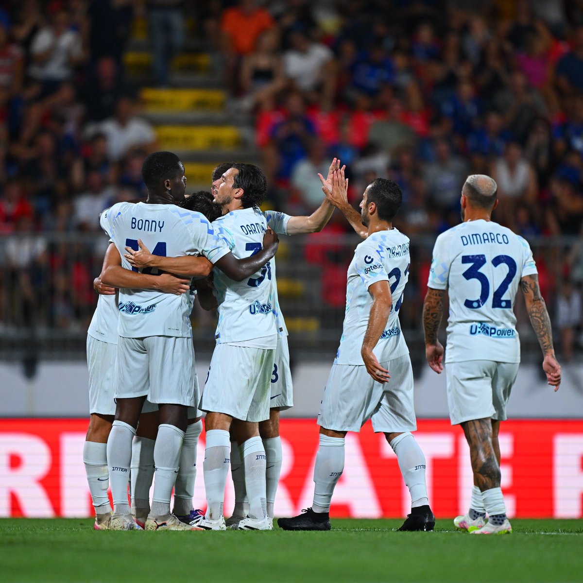 fcimshano's tweet photo. “It’s still important for building the WINNING MENTALITY we want to have”
Chivu bringing the CULTURE ⚫️🔵 #InterNation https://t.co/S0dB2kD7sI