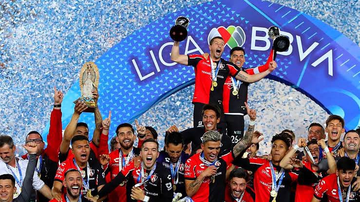 WillySepu1's tweet photo. Diego Martín, 

Contigo, Don Pepe levantó la copa con el corazón, el más grande de todos los tiempos vio al Atlas campeón, el pianito sonó 10 veces, dimos la vuelta en la Glorieta de Niños Héroes y nos cumpliste el sueño de nuestras vidas.

La gratitud jamás se condicionará🔴⚫️ https://t.co/8w0Ttpdd92