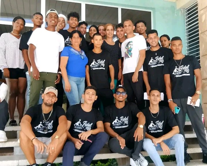 YanetsyTerry's tweet photo. En #ProvinciaGranma jóvenes estudiantes y trabajadores participantes en el Cuarto Campamento de #VeranoSiempreJoven crean su felicidad. #UnaMejorJuventud. @PartidoPCC @AsambleaCuba @PresidenciaCuba @UJCdeCuba @MeyvisEstevezE @GobiernoGranma @GobiernoCuba @YudelkisOrtizB https://t.co/4IjxTwNVyJ