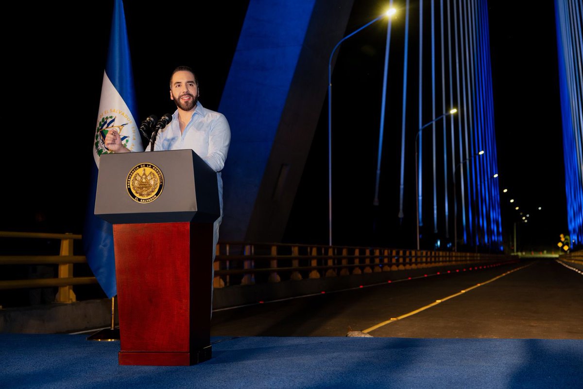 “La ubicación estratégica de estos puentes, los dos, que estamos inaugurando hoy, está a pocos kilómetros de la frontera con Honduras. Puede que falten algunos años para eso, porque inicialmente requiere otras dinámicas, pero incluso pudiera permitir en el futuro, si Dios así lo