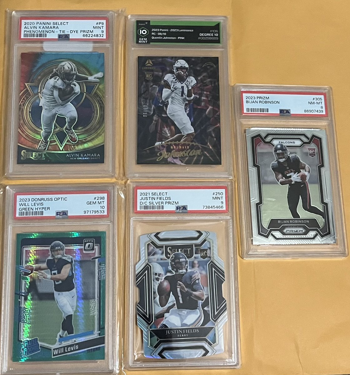 AverageSavageMB's tweet image. Asking $210 shipped for everything in this thread. Do not wish to separate.

Kamara /25
Johnston /10
Kraft /149
Njoku /50
LaMichael James /49
Keuchly /99
Rising /99
Key /15
Powell /199
Smart /25
Roby /99
Betts /44
