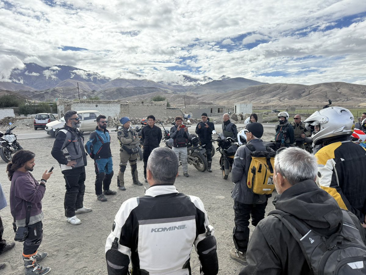 shinyomag's tweet image. 8:00からのミーティング内容

ハンレからレーまで

60kmでまずは休憩

約250km

舗装路

60kmごとに休憩。1時間ごと

３時ぐらいにはホテルに着くはず

帰る道、軍事施設が多い

戦車が道を横切ることが多い
写真は撮るなと

峠を超えて、ノマタン　1番美しい地域
今回の旅で1番美しい景観…