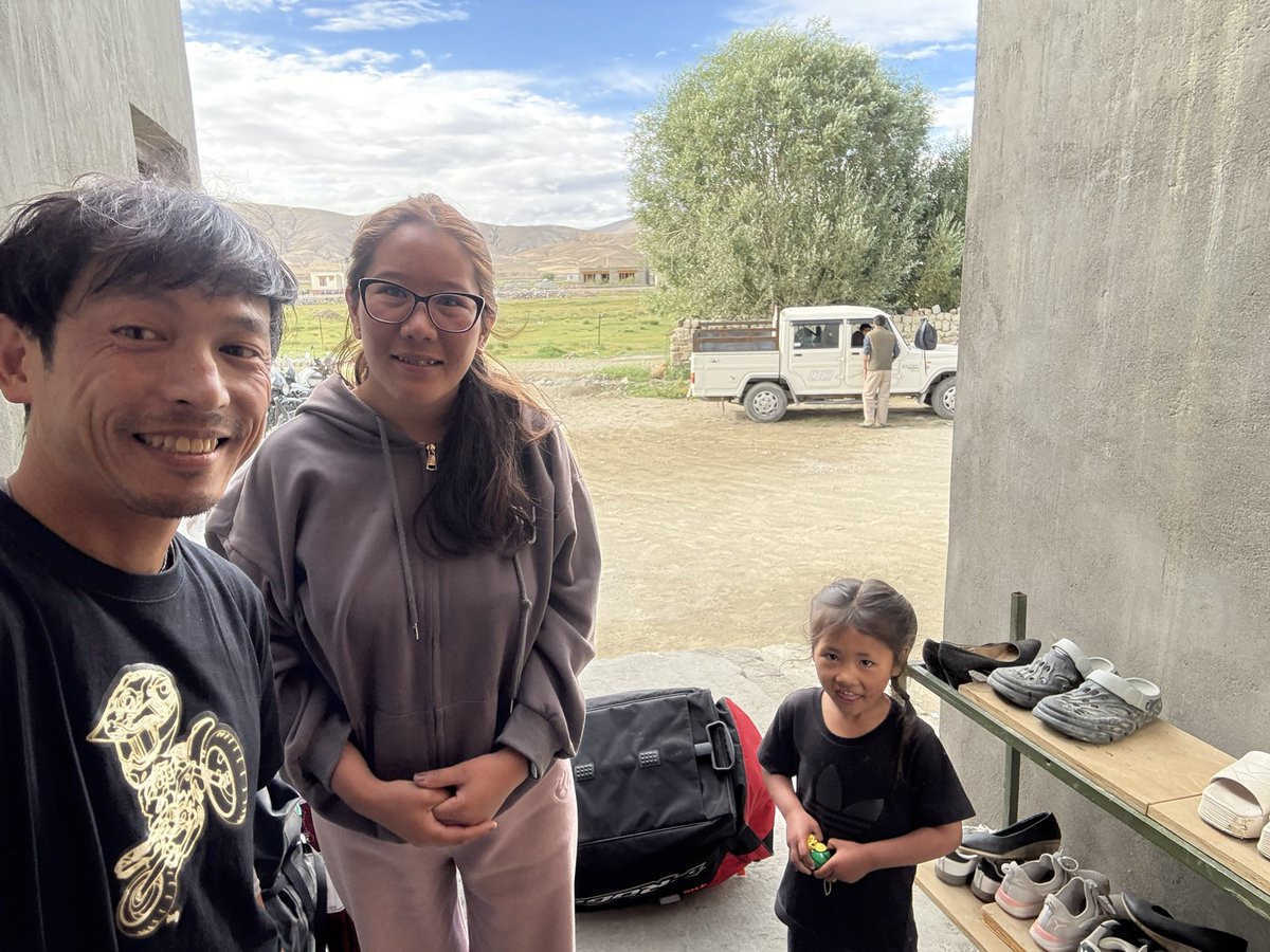 shinyomag's tweet image. 8:00からのミーティング内容

ハンレからレーまで

60kmでまずは休憩

約250km

舗装路

60kmごとに休憩。1時間ごと

３時ぐらいにはホテルに着くはず

帰る道、軍事施設が多い

戦車が道を横切ることが多い
写真は撮るなと

峠を超えて、ノマタン　1番美しい地域
今回の旅で1番美しい景観…