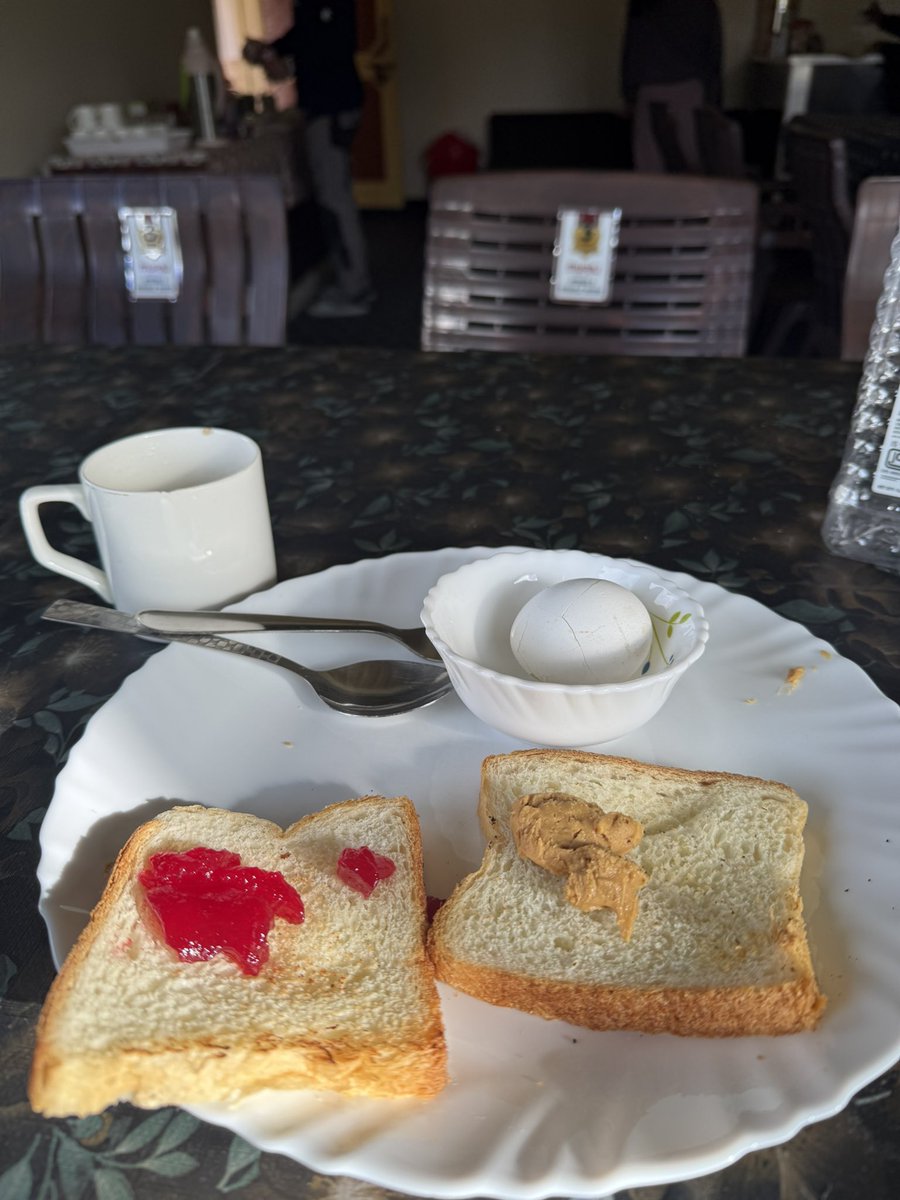 shinyomag's tweet image. 8:00からのミーティング内容

ハンレからレーまで

60kmでまずは休憩

約250km

舗装路

60kmごとに休憩。1時間ごと

３時ぐらいにはホテルに着くはず

帰る道、軍事施設が多い

戦車が道を横切ることが多い
写真は撮るなと

峠を超えて、ノマタン　1番美しい地域
今回の旅で1番美しい景観…