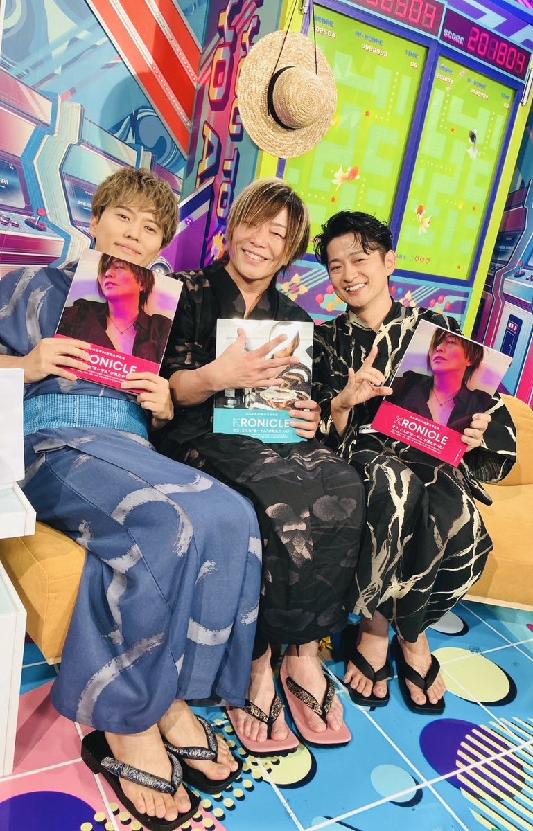 shimono_kousiki's tweet photo. 『声優と夜あそび』ご覧いただきありがとうございましたっ🎉まさか二日続けて紀章さんの誕生日を祝えるとは…笑い疲れるぐらい楽しい誕生日でしたっ🤣
しかし、紀章さんと自由くんは、イイ意味でまぜるな危険ですなっ‼️腹痛いっ😅

#下野入野と夜あそび https://t.co/IthsQclG25