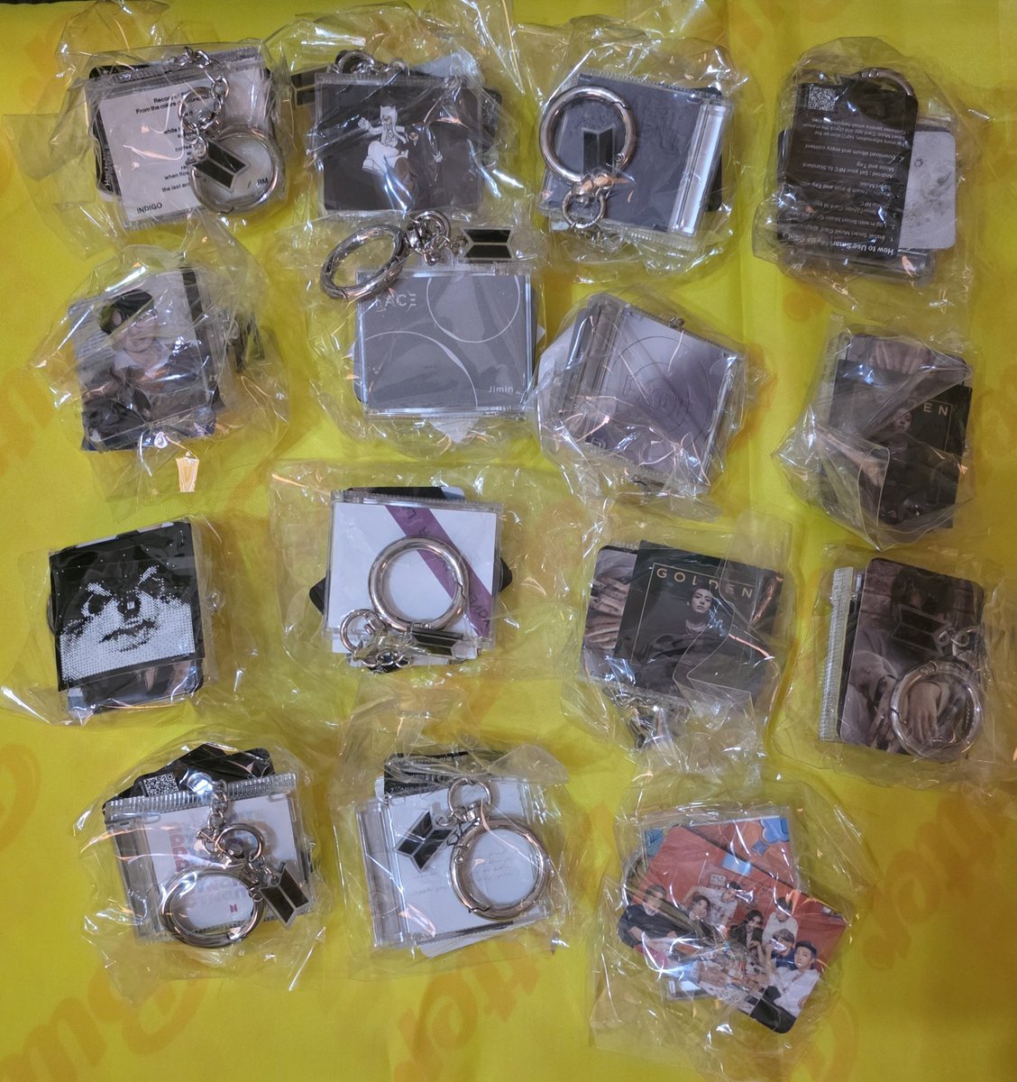 BGNKLabPH's tweet image. [PH 🇵🇭] BTS Capsule Album Vol. 1 On Hand SALE 🎊

💰P980 + LSF or Shipping
✅️ Can choose from available:
-- 1 Indigo, 1 Happy, 2 D-DAY, 1 JiTB, 2 FACE, 2 Layover, 3 Golden, 1 Dynamite, 1 BE, 1 PTD
🎁Buy 7 albums and get 1 set photocard freebie
💜 All onhand and ready to ship…