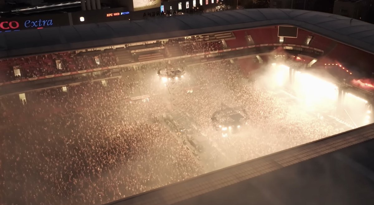 Вырашыў паглядзець канцэрт Каржа ў Чэхіі. Поўны стадыён. Проста ачмурэць. 

Як наогул можна хейціць чалавека, які праслаўляе Лунінец?

Ды што не так з вамі, бляха. Проста парадуйцеся за поспехі суайчынніка нават калі не слухаеце ягоныя песні.