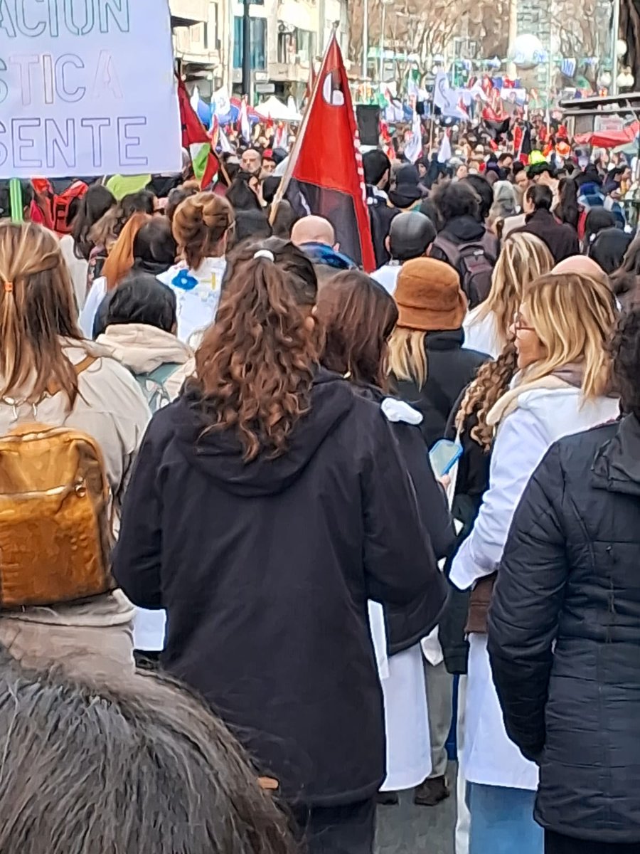 PHumanistaUY's tweet photo. Montevideo. Hoy en el "Paro y la Movilización", docentes con las banderas de Palestina presentes. https://t.co/wvUa8ZkIvI
