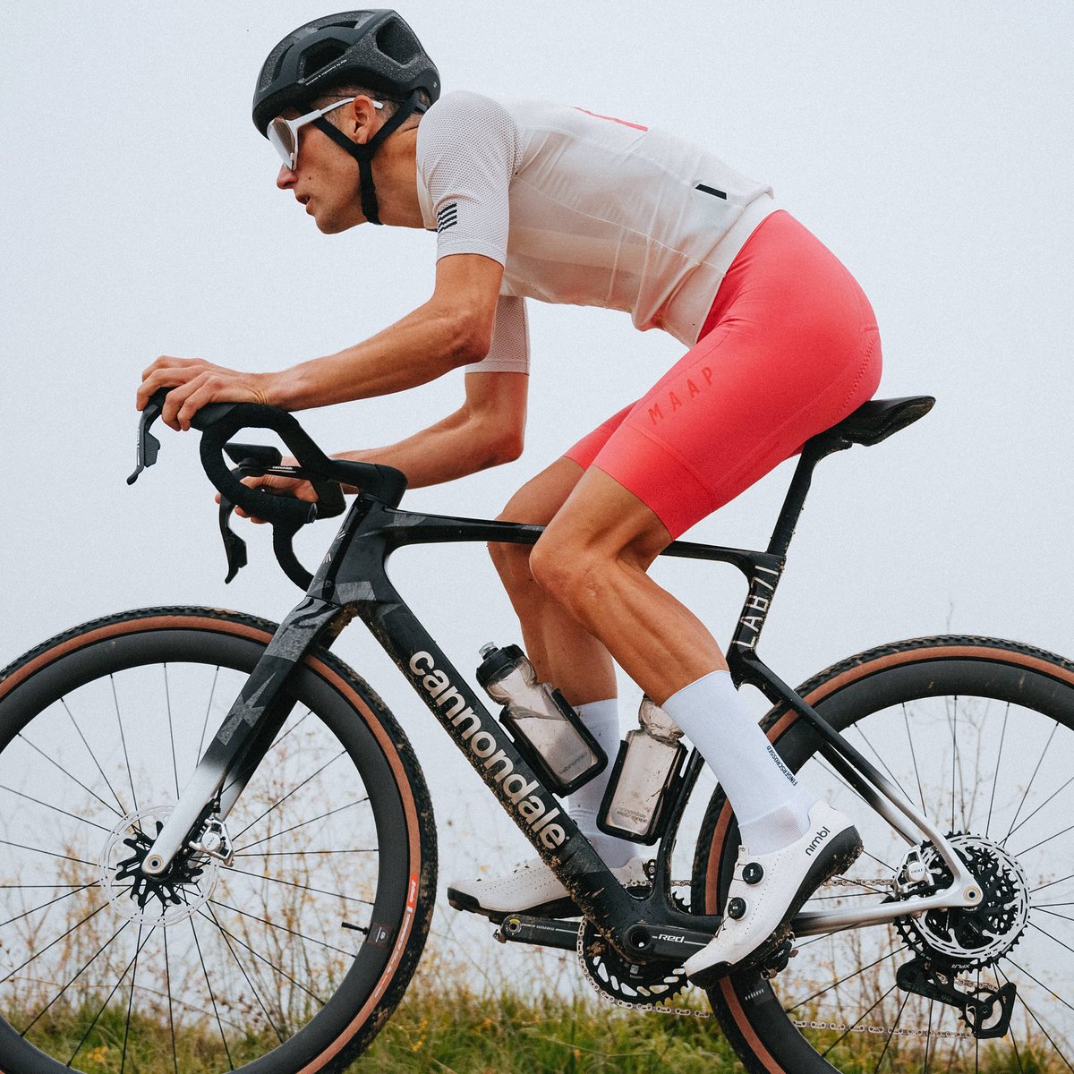 超軽量、超高速、超エアロ。勝ち抜くためにデザインされたピュアグラベルレーシングマシン。ms.spr.ly/6010suu5O

#superx #ridesuperx