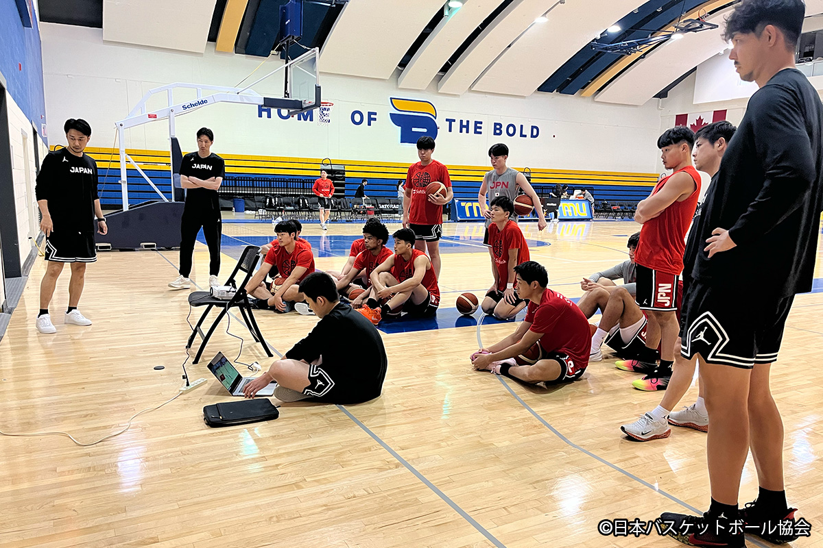 JAPAN_JBA's tweet photo. #AkatsukiJapan 男子U23日本代表
📝GLOBL JAM（カナダ遠征）本日開幕
「攻める気持ちとシステムの中で自分の持ち味をどう出して行くか」川島悠翔選手
🎤網野友雄HC、佐藤涼成キャプテン
https://t.co/MyY5rNkh1g

🍁#SEETHERISE GLOBL JAM🌎
@CanBball
📍カナダ・トロント
⏰️試合日程（※日本時間）
8/13(水)深夜24:30🆚アメリカ（ジョージタウン大学）
8/15(金) 3:00 🆚ブラジル
8/17(日) 7:00 🆚カナダ
https://t.co/0HNaCDNtbF

#バスケ #バスケで日本を元気に #日本一丸