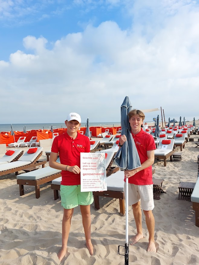 Goedemorgen, vandaag/woensdag warmt het, ondanks de lichte bewolking vroeg in de ochtend bijzonder snel op en rest ons een prachtige, droge, zonnige, windluwe en warme stranddag😃

Reserveer een heerlijk dagje strand via robdebadman.nl