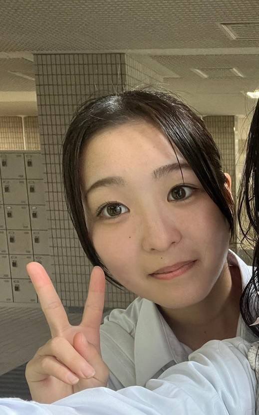 kyokyo_bad's tweet photo. もか（発達障害教育）
大阪人のノリが顔を出し、先輩に勢いよくツッコんでいる😂
小柄で身長は小さいけれど、誰よりも全力プレー！特にクリアとロングサーブが得意で、奥に飛ばしながら、かつ正確✨生粋の愛されキャラ、かついじられキャラで、素直な反応がめっちゃ可愛い💕 https://t.co/rCt66bfWPy