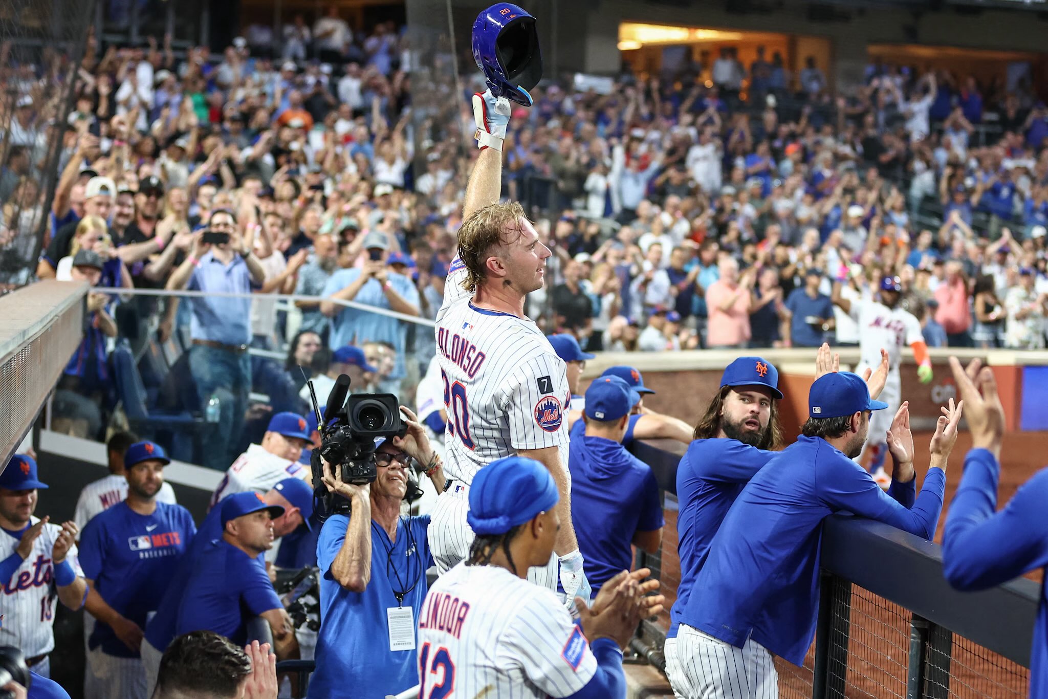 GyMzlL8XQAA8kEo?format=jpg&name=large Pete Alonso Smashes History — Crowned the Mets’ All-Time Home Run King in Epic Fashion