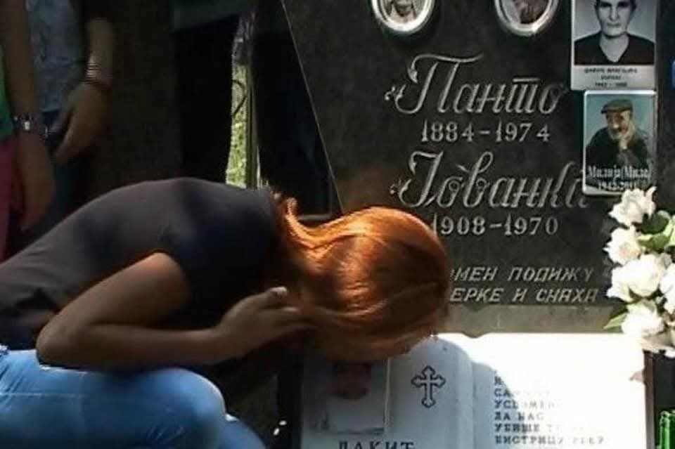 Браћо Срби, памтите:

На данашњи дан, пре 22 године, док су се, заједно са већим бројем вршњака, купали на реци Бистрици на Косову и Метохији, из аутоматског оружја, са више од 80 метака, испаљених у две рафалне и једној појединачној паљби, убијени су Пантелија Дакић (12) и Иван