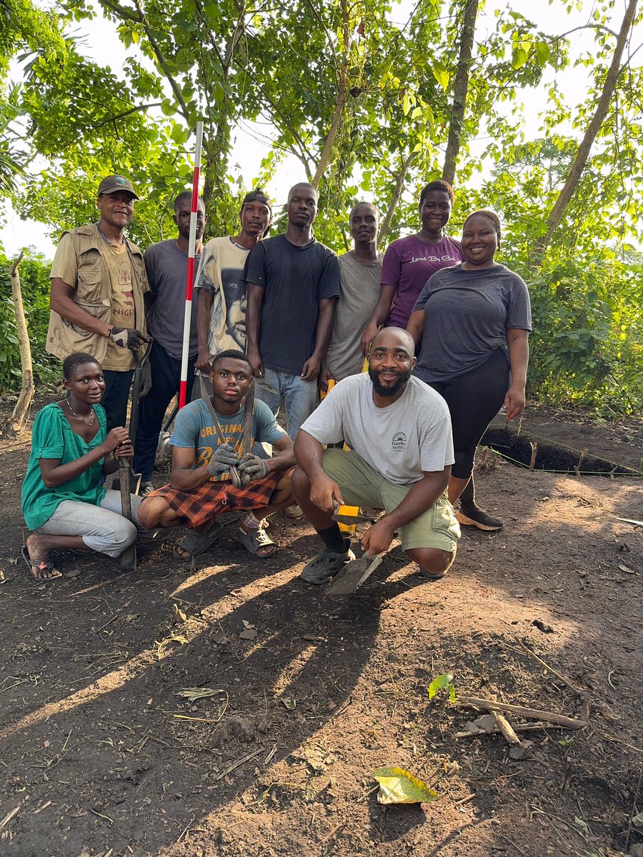 TosinOlaoluwa2's tweet photo. These are my friends, colleagues, and I at his fieldwork in Abia state a few months ago. The only archaeologists here are six, and four of us are Yoruba. Mr. Stanley has been so supportive in all our academic pursuits, and he is our big brother. He took us to his family house https://t.co/shKUcaHTuR