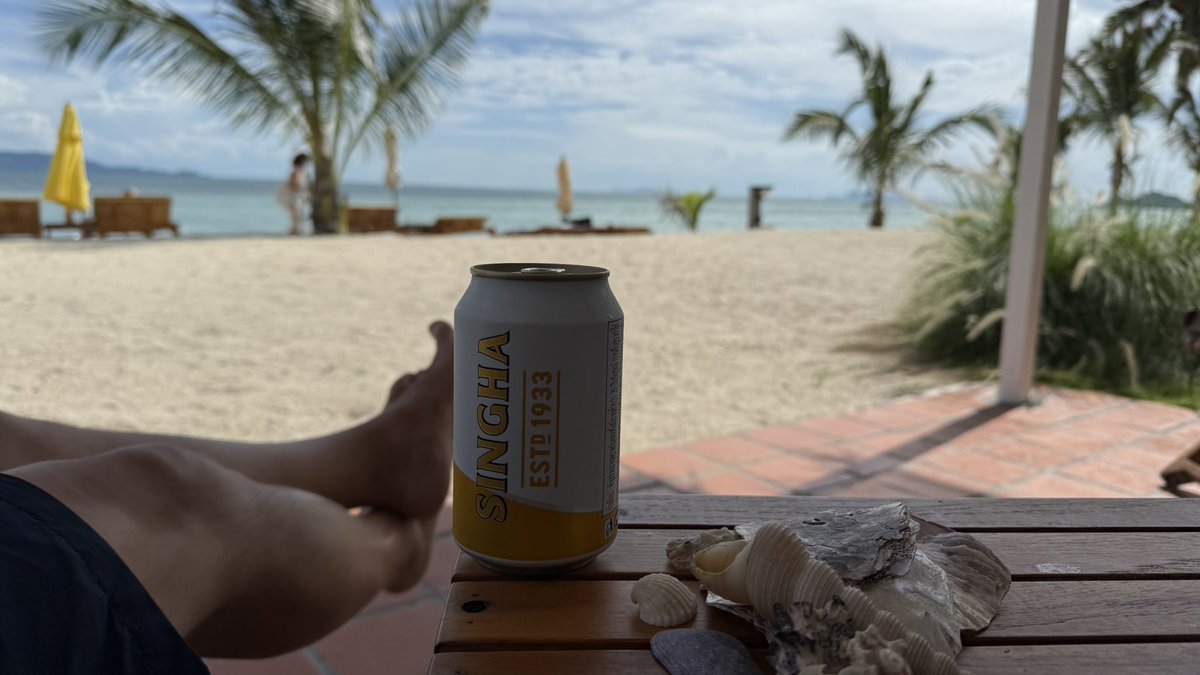 Having a tough day!

1. Woke up and looked outside
2. Had brekkie
3. Relax

And you?…