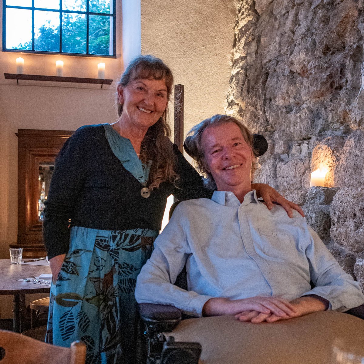 Out now: Kapitel 2 über die Geschichte von Manuel Arn, der seit über zehn Jahren mit ALS lebt und findet, er sehe Gesundheit in seiner Krankheit. als-schweiz.ch/der-charmante-…
#ALSMNDWithoutBorders #ALS #MND