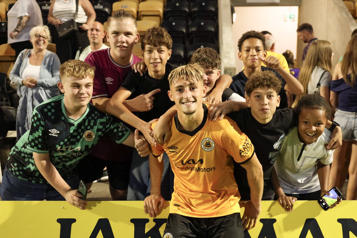 🤳 Making new friends…

📸 <a href="/1bray_c/">Chris Bray</a>