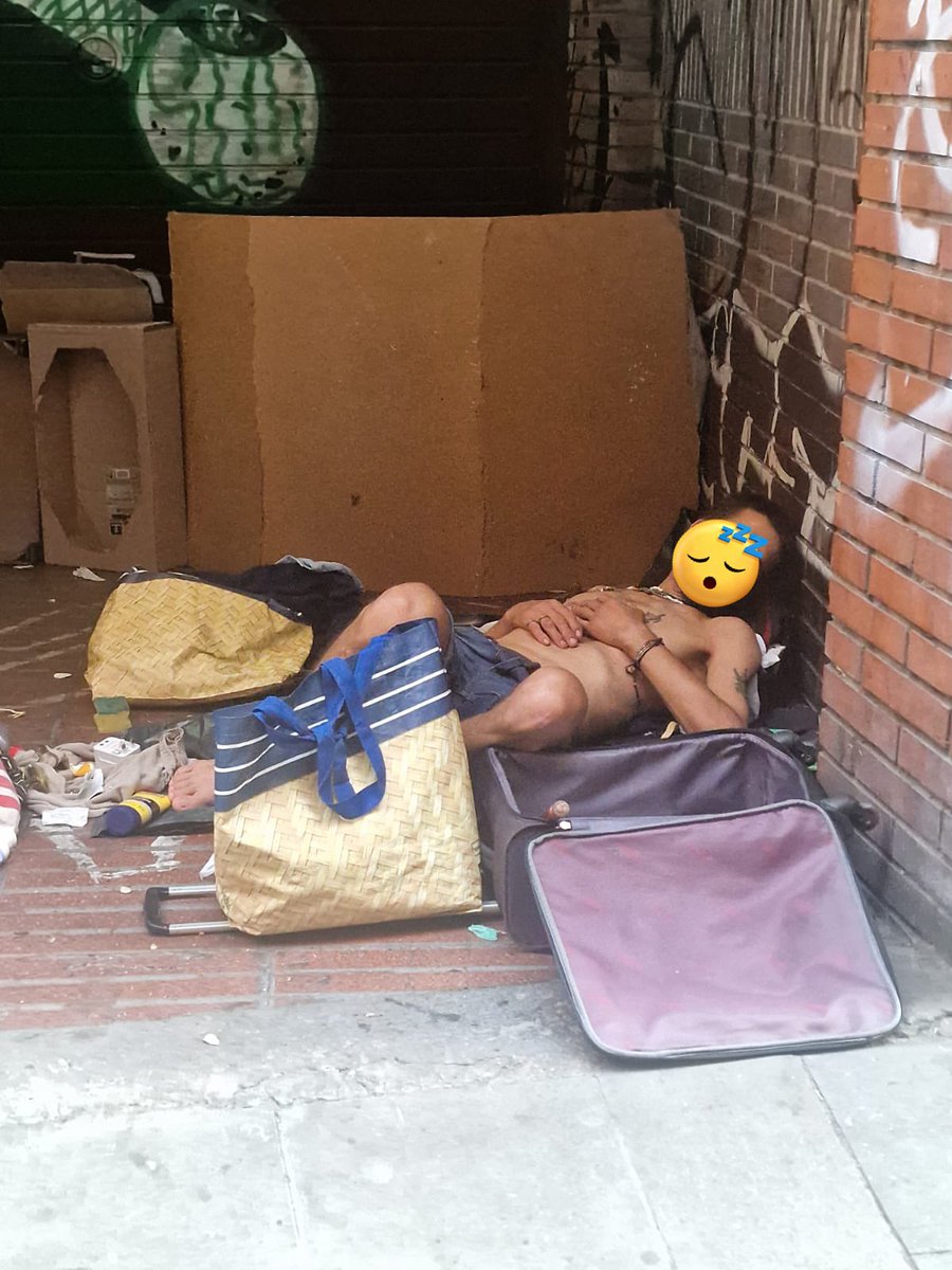 Bon dia des del Raval. Aquest s’ha afincat a la zona i no vegis cm deixa tot! Remou contenidors, avui al parking dormint sense deixar entrar ni sortir cotxes… i cada dia igual!!!!! Només ho entenem els q vivim aquí i ho patim! Estem farts!!!!! No volem la Sala Baluard!!!!!!