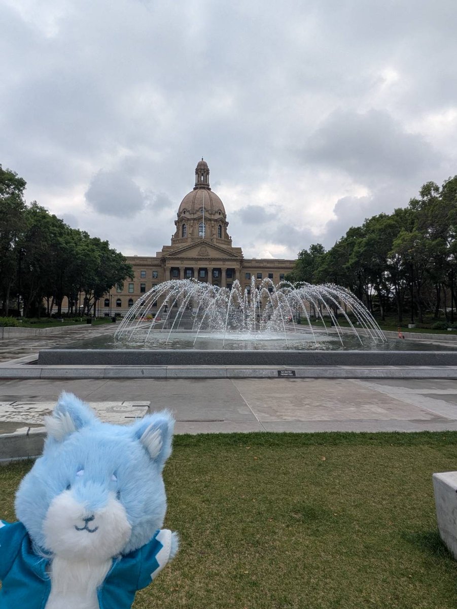 ミブロウです🐺

宣伝隊士のお仕事で、カナダのエドモントンに行って来ました！
カナダでも #青のミブロ は大人気！⚔️
みんなに楽しんでもらえて嬉しかったな♪

#Animethon2025
#Animethon