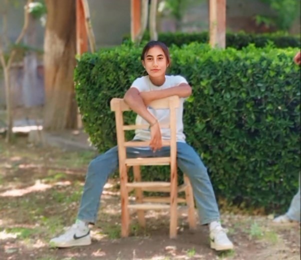 ÖZEL HABER |  Zeliha bisikletine kavuşamadı

14 yaşındaki Zeliha Yılmaz, okul tatilinde ailesiyle beraber Harran'dan mevsimlik işçi olarak Ordu'ya giderken minibüsün uçuruma yuvarlanması sonucu hayatını kaybetti

En büyük hayali bir bisiklete sahip olmaktı
serbestiyet.com/serbestiyet-in…