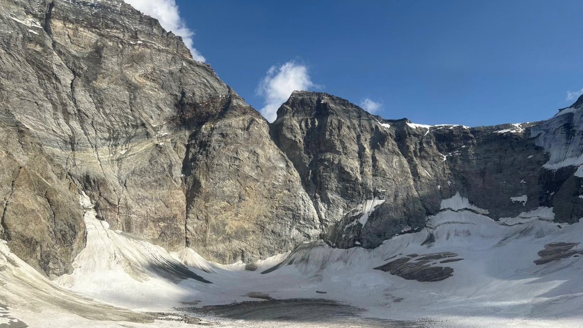 Zermatt: Fund einer leblosen Person

Am Montag, 11. August 2025, wurde an der Testa del Leone bei Zermatt eine leblose Person entdeckt.
polizeiwallis.ch/medienmitteilu…