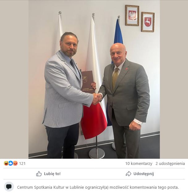Paweł Buczkowski (@buczkowskipawel) on Twitter photo Michał Chorosiński, mąż posłanki PiS <a href="/chorosinska/">Dominika Chorosińska</a> został właśnie bez konkursu dyrektorem <a href="/csklublin/">Centrum Spotkania Kultur w Lublinie</a> Nominację na 7 lat wręczył marszałek województwa lubelskiego <a href="/JarekStawiarski/">Jarosław Stawiarski</a>. Nie wiedzieć czemu instytucja ograniczyła możliwość komentowania wpisu na ten temat. Ciekawe Michał Chorosiński, mąż posłanki PiS <a href="/chorosinska/">Dominika Chorosińska</a> został właśnie bez konkursu dyrektorem <a href="/csklublin/">Centrum Spotkania Kultur w Lublinie</a> Nominację na 7 lat wręczył marszałek województwa lubelskiego <a href="/JarekStawiarski/">Jarosław Stawiarski</a>. Nie wiedzieć czemu instytucja ograniczyła możliwość komentowania wpisu na ten temat. Ciekawe