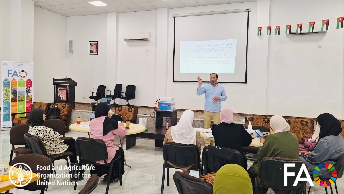 FAOJordan's tweet photo. From idea to income!
@FAO in #Jordan & MOA are delivering Farm Business Schools (FBS) using the TOT model — helping #farmers turn small projects into income-generating opportunities. 🌱
Grow skills. Grow business. Grow futures.
#FBS #Agriculture #IncomeGeneration https://t.co/TjtfXeQuZX