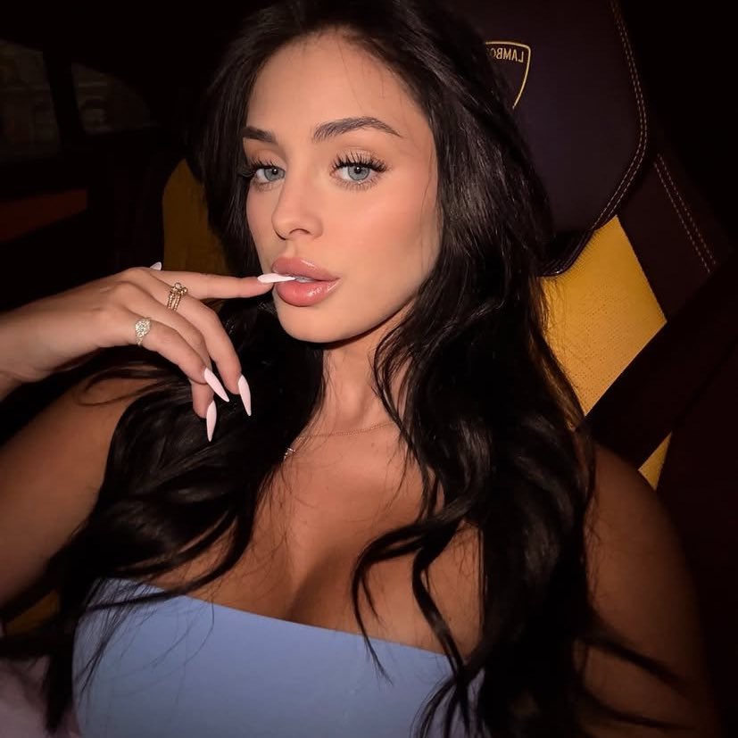 bratzhrt's tweet photo. also fc change? https://t.co/EnPF1yz1g8