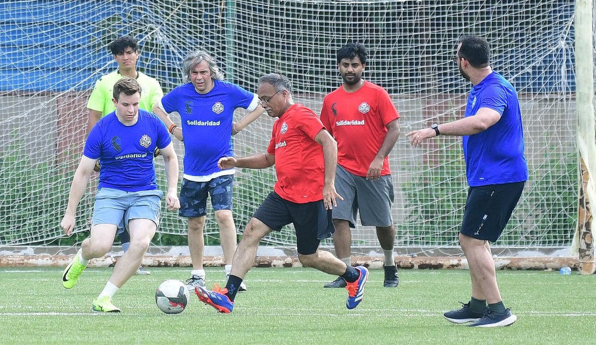 JuanCarlosMars3's tweet photo. In honor of the 99th birthday anniversary of #FidelForever, we held a friendly soccer match today between teams from friendly embassies and the National Committee of Solidarity with #Cuba in #India. An encounter in which friendship and fraternity prevailed. #100YearsWithFidel https://t.co/F6MxSrhSLH