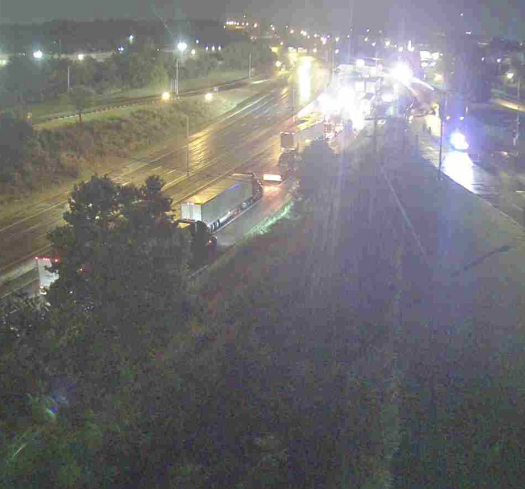 71 SB lanes are CLOSED past Hudson due to a semi crash - use 315 instead <a href="/wsyx6/">WSYX ABC 6</a> <a href="/fox28columbus/">FOX 28 Columbus</a> #GDCTeamTraffic