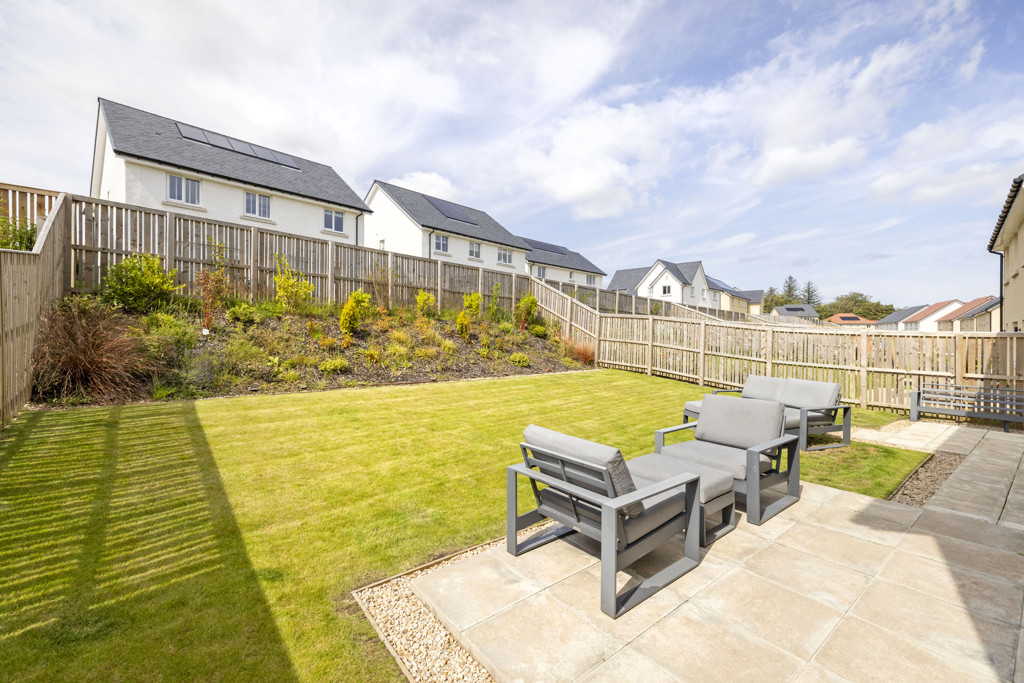 Granite Walk, Penicuik
- Immaculately Presented Detached House 
- 5 Double Bedrooms 
- Open Plan Kitchen/Dining/Family Room 
- Sitting Room 
- 3 Luxury Bath/Shower Rooms (2 En Suites) 
- Lovely Rear Garden 
- Integral Garage 
- Driveway 
- Utility Room 
- Excellent Storage