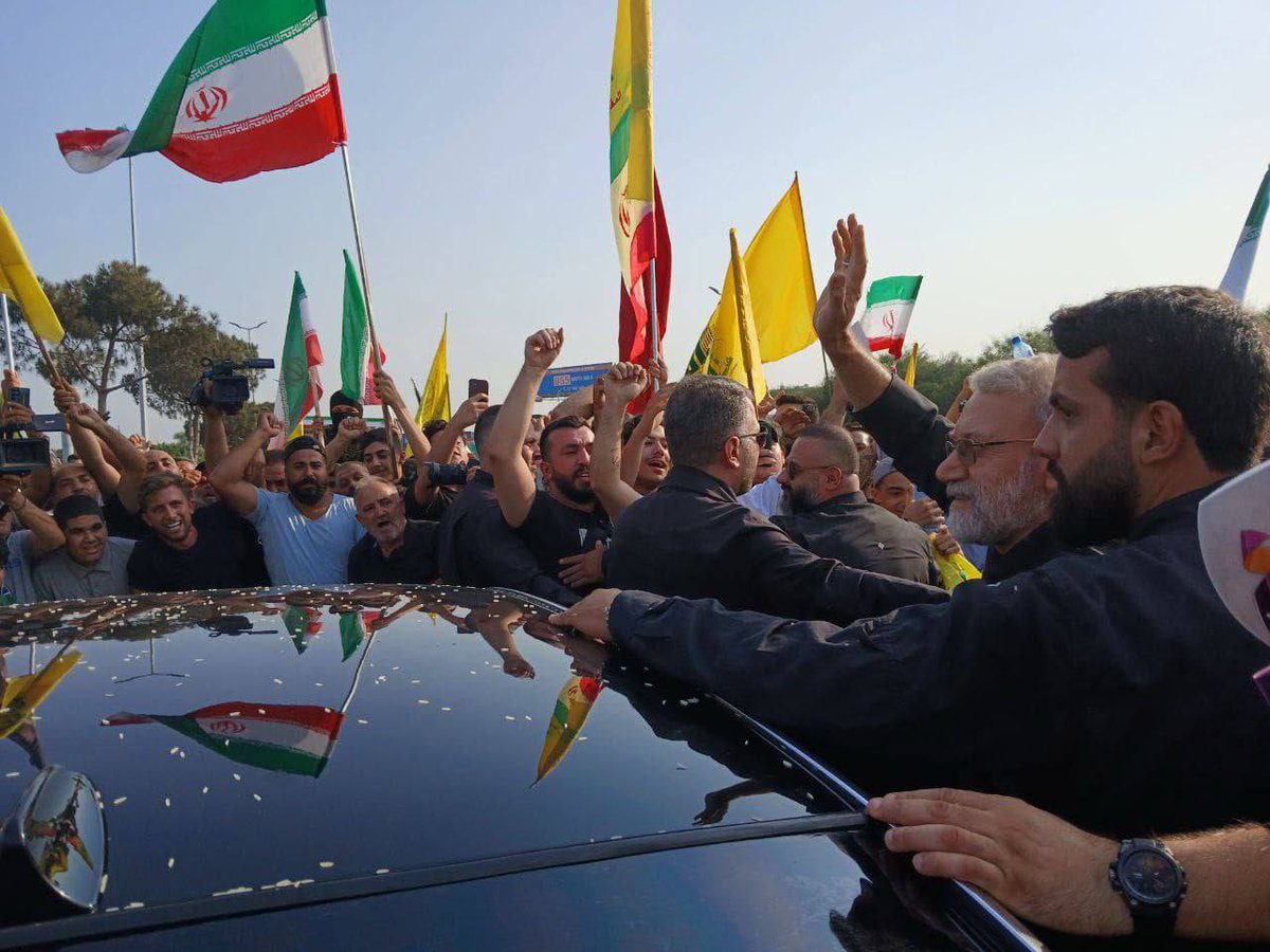 سفر لاریجانی به بیروت و استقبال کم نظیر از وی در این شرایط حساس منطقه ای، حاوی پیام های مهمی برای سران لبنان و حتی اسرائیل است. این سفر نیز مانند سفر دیروز وی به بغداد تداعی گر قدرت و نفوذ جمهوری اسلامی در منطقه بر خلاف تحلیل های غربی، و موجب عصبانیت آمریکا و اسرائیل شده است.