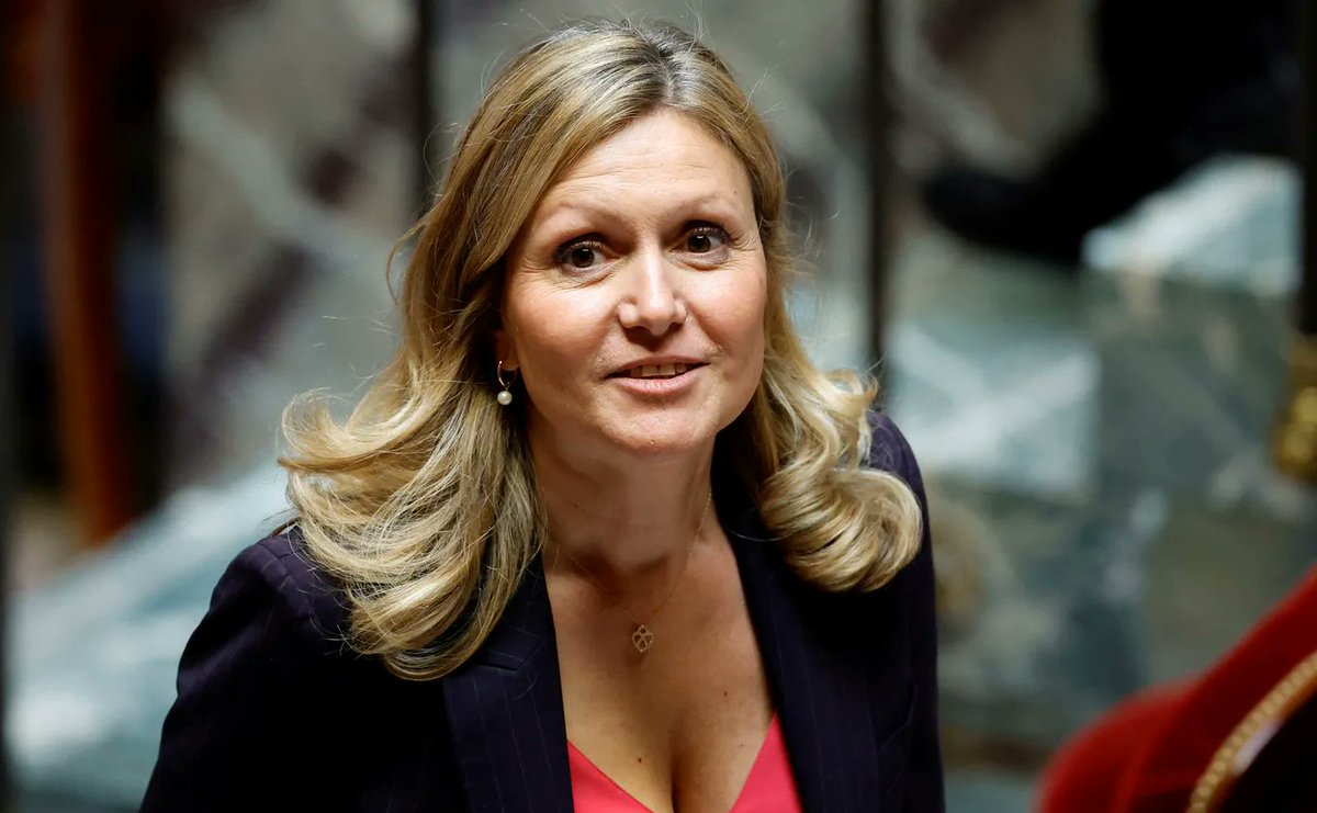 F_Desouche's tweet image. Le Vésinet (78) – Les CRS chargés de la sécurité de Braun-Pivet sommés de nourrir ses poules pendant ses vacances
 fdesouche.com/2025/08/13/le-…