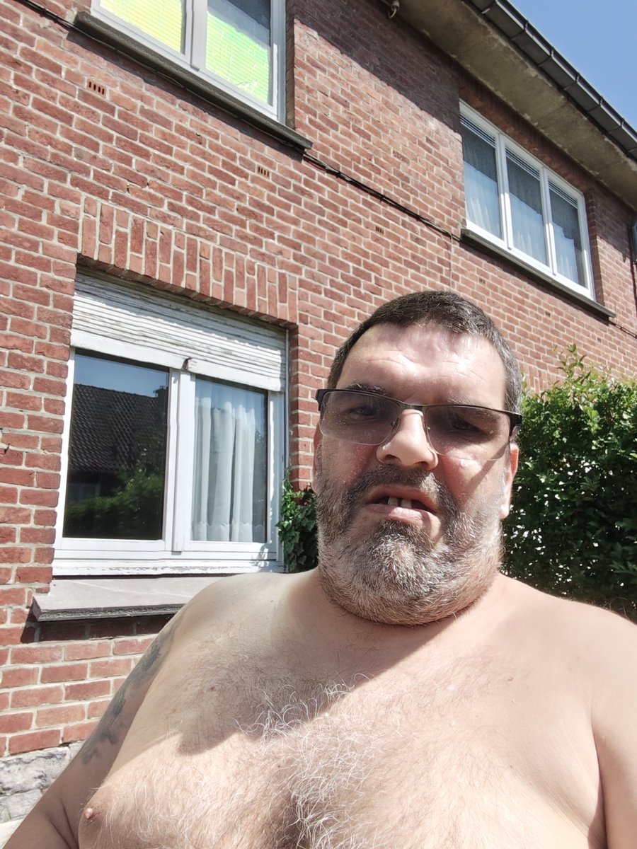 Bonjour à tous et à toutes et oui petit bain de soleil vu la chaleur je profite du jardin