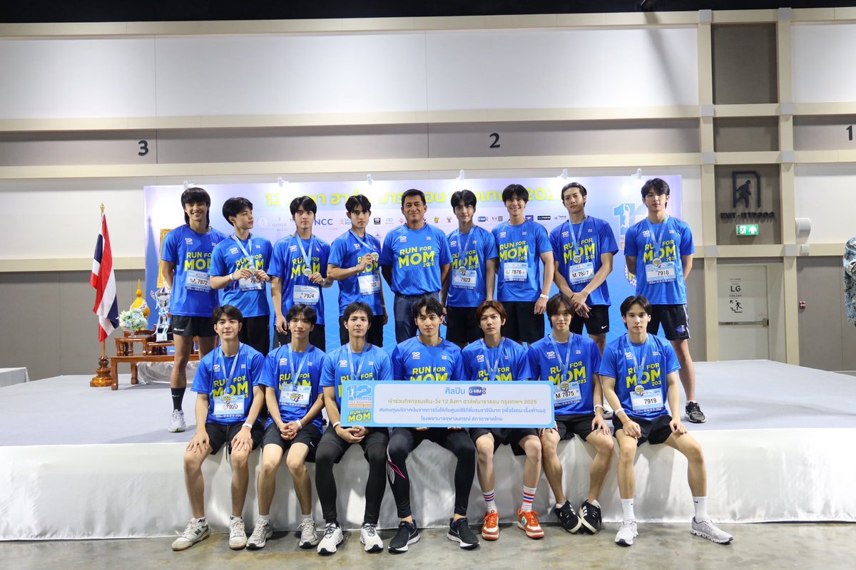 GMMTV's tweet photo. นำภาพบรรยากาศ "โอม, ซี, คีน, อั๋น, อชิ, เซิร์ฟ, จาว่า, โอห์ม, ฟลุ๊ค, ปาแปง, อังเปา, บาร์โค้ด, แม็ค, โต๋ และ แสตมป์" ร่วมงาน 12 สิงหา ฮาล์ฟ มาราธอน กรุงเทพฯ 2025 (Run For Mom 2025) ณ ศูนย์การประชุมแห่งชาติสิริกิติ์ เมื่อวันที่ 12 สิงหาคม 2568 มาฝากกันค่ะ

#12AugustHalfMarathon
#QSNCC #NCC
#RunForMom2025 #ThaiRun
#GMMTV @ohmpawatt @sea_ta_lay @keenkeno_sp @napat_un @aliazhl @swensurf @javabh28 @ohmthitiwat @Flukejeee @papangpt @20aungpao @BarcodeTin @nattapatmac_ @thor_thinnaphan @stampPanachkorn
