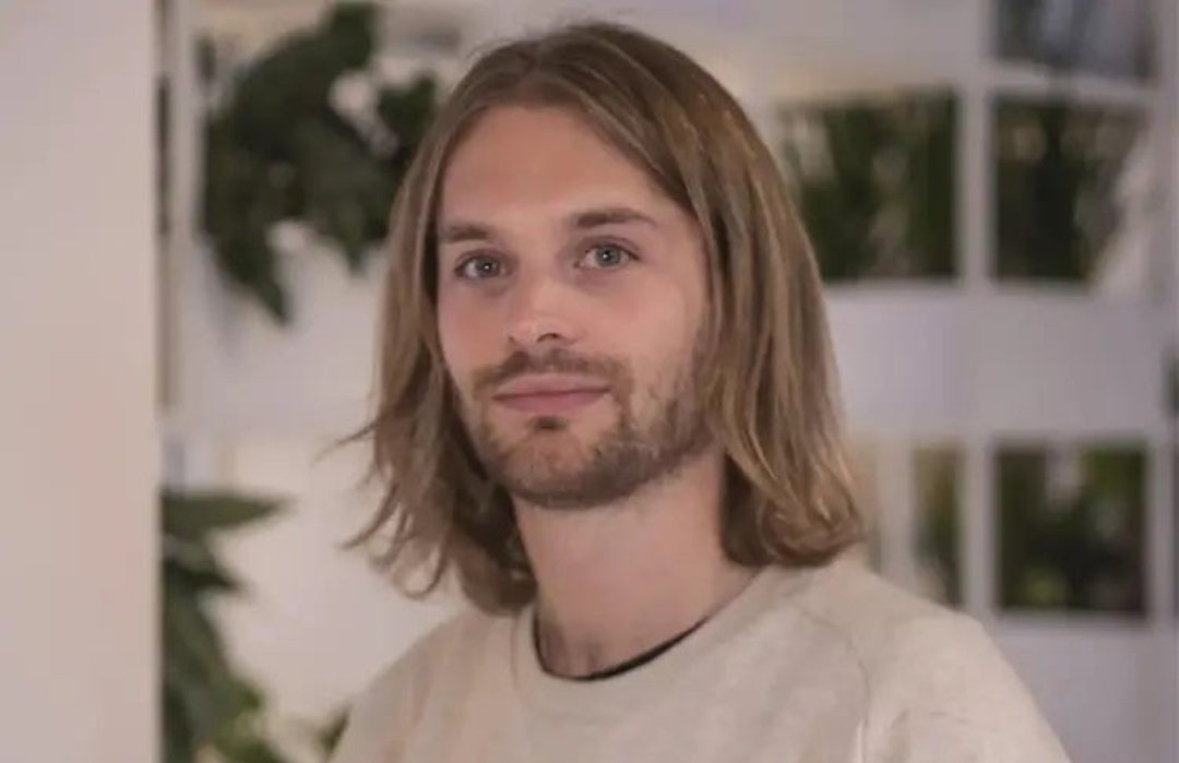 cryptiogaga's tweet photo. 1/7
Meet @CryptoCobain — crypto’s wildest and most unfiltered voice. If you want heat, get ready.
His humor is savage, his takes are sharp, and his community laughs while learning.
#CryptoHumor #CryptoCobain https://t.co/zkcA9mviCi