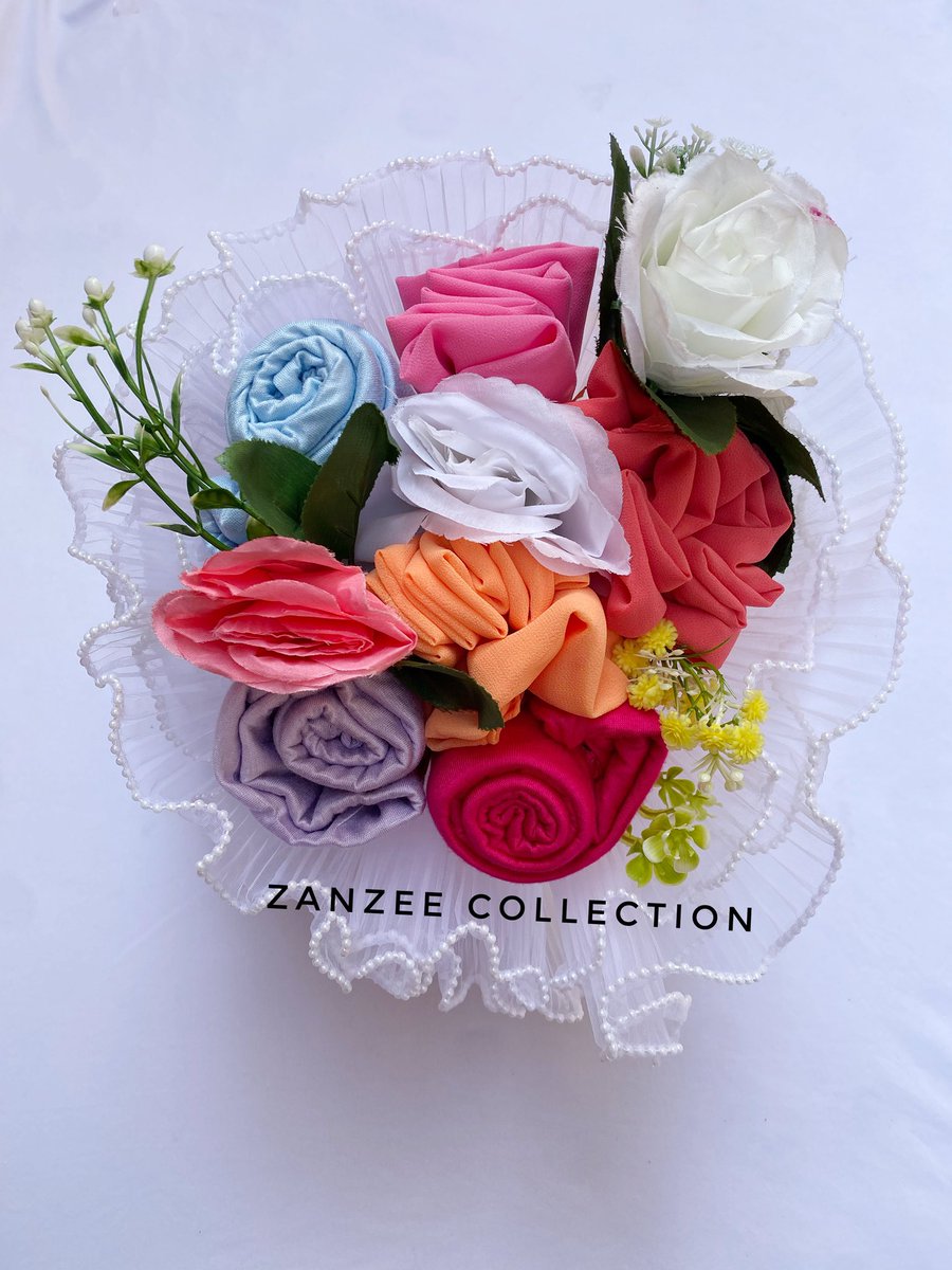 I take God beg you, Please retweet this for me if you come across it on your timeline 🙏🙏🙏

 Customer’s Scarf 

Scarf bouquet 

🌸3 chiffon scarves 
🌸 3 jersey scarves 

To shop, dm or whatsapp wa.me/2348138085757

Bouquet can be curated to suit your budget