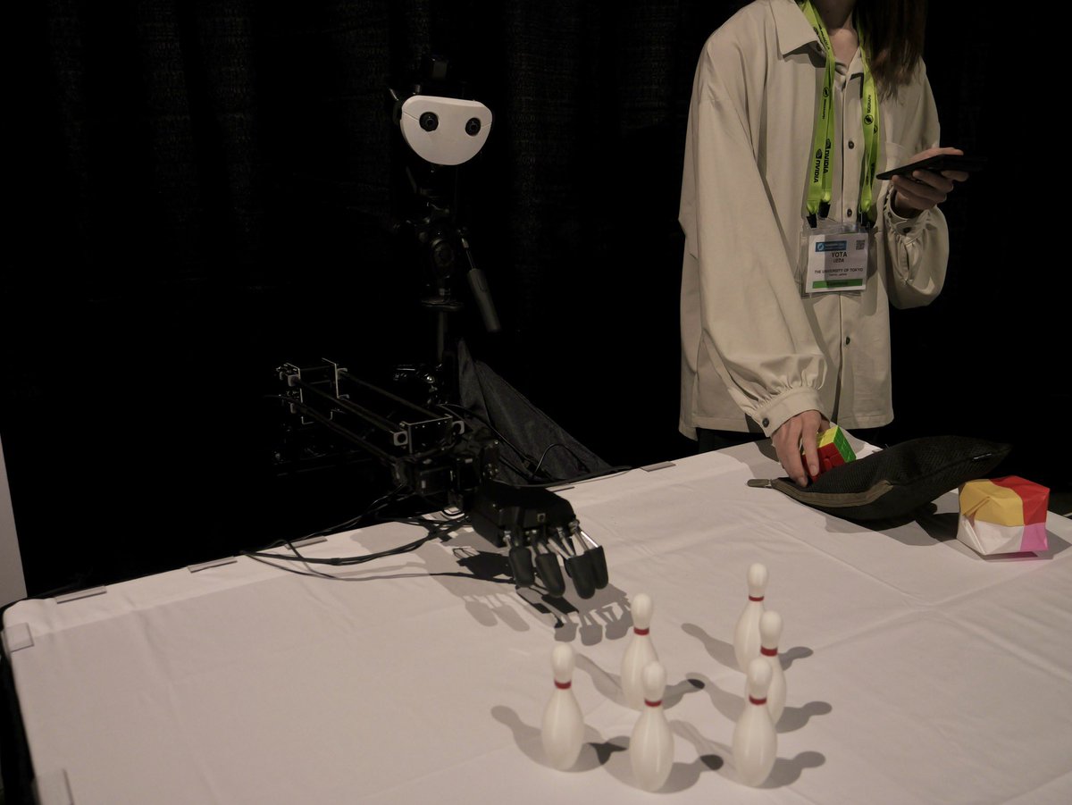 smbysh's tweet photo. 「Handoid」が、SIGGRAPH2025 Emerging Technologiesにて、Audience Choise Awardを受賞しました！

デモを体験して投票してくださったみなさま、ありがとうございました。また、現地展示を含めて開発からサポートしてくれた稲見研メンバにも感謝しかありません🙇
#Handoid #SIGGRAPH2025 https://t.co/Vn49siP243