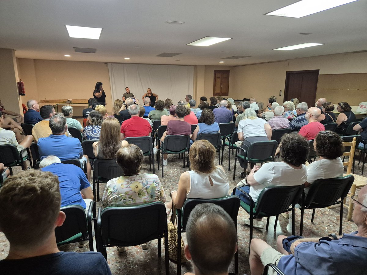 Elena Solanas@guerrillera (@elenasolanasr) on Twitter photo Gran participació a la projecció del documental "Les veus de la muntanya" <a href="/laDirectatv/">laDirecta.tv</a> a Benassal.
Recordar el que va ocòrrer als massovers, donar-los veu, dignificar-los, explicar què era la Ley de fugas, és el que cal fer per tots ells!
Seguim lluitant contra l'oblit! ✊️❤️ Gran participació a la projecció del documental "Les veus de la muntanya" <a href="/laDirectatv/">laDirecta.tv</a> a Benassal.
Recordar el que va ocòrrer als massovers, donar-los veu, dignificar-los, explicar què era la Ley de fugas, és el que cal fer per tots ells!
Seguim lluitant contra l'oblit! ✊️❤️