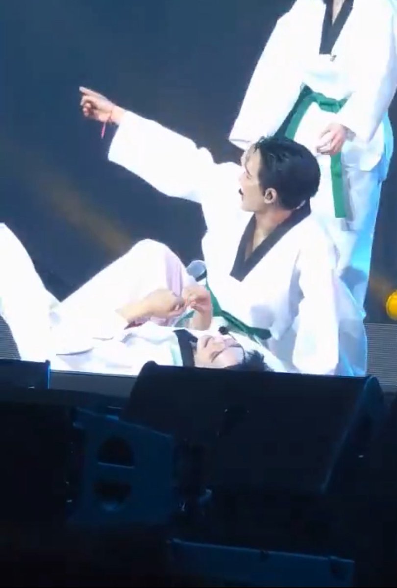 Force and Markji looking at the love of their life fighting each other... 🤣🤣🤣🤣