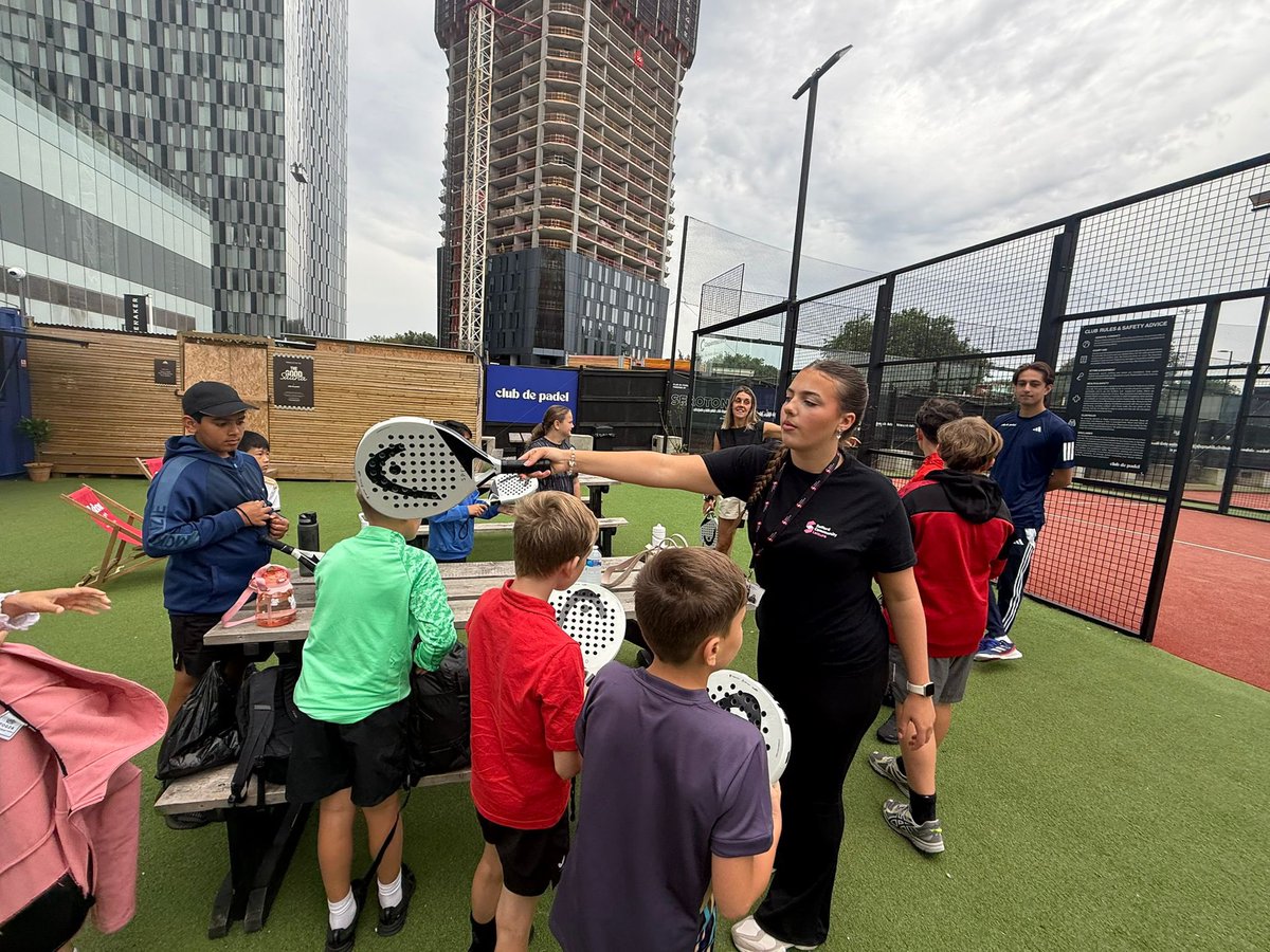 ActveCommunties's tweet image. Week 3 Day 2 ✅
🎶 Ukulele jams with @MAPAS1 
🏓 Paddle ball at club de paddle Manchester thanks to @WoodSt_Mission 
😂 Comedy fun with @BIGCOMEDYSHOPUK 
•sports, arts &amp;amp; crafts &amp;amp; more!

#HAF25 #SUMMER25 #SummerOfFun #CommunityVibes