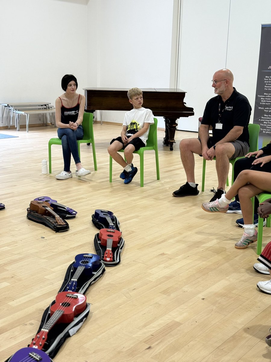 ActveCommunties's tweet image. Week 3 Day 2 ✅
🎶 Ukulele jams with @MAPAS1 
🏓 Paddle ball at club de paddle Manchester thanks to @WoodSt_Mission 
😂 Comedy fun with @BIGCOMEDYSHOPUK 
•sports, arts &amp;amp; crafts &amp;amp; more!

#HAF25 #SUMMER25 #SummerOfFun #CommunityVibes