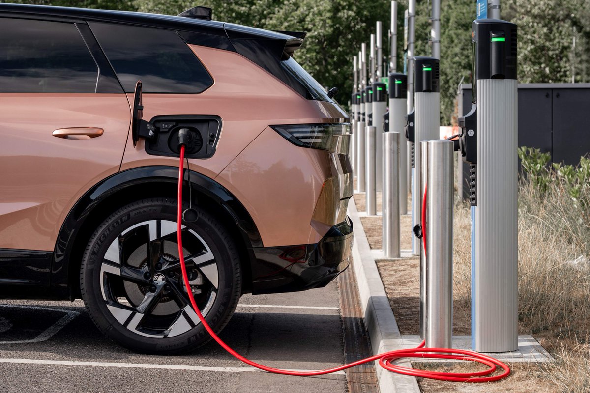 Vauxhall reveals the UK's best family destinations for EV drivers. Details and competition to win an amazing family trip to the #1 rated destination, <a href="/LEGOLANDWindsor/">LEGOLAND Windsor</a>. Details: media.stellantis.com/uk-en/vauxhall…