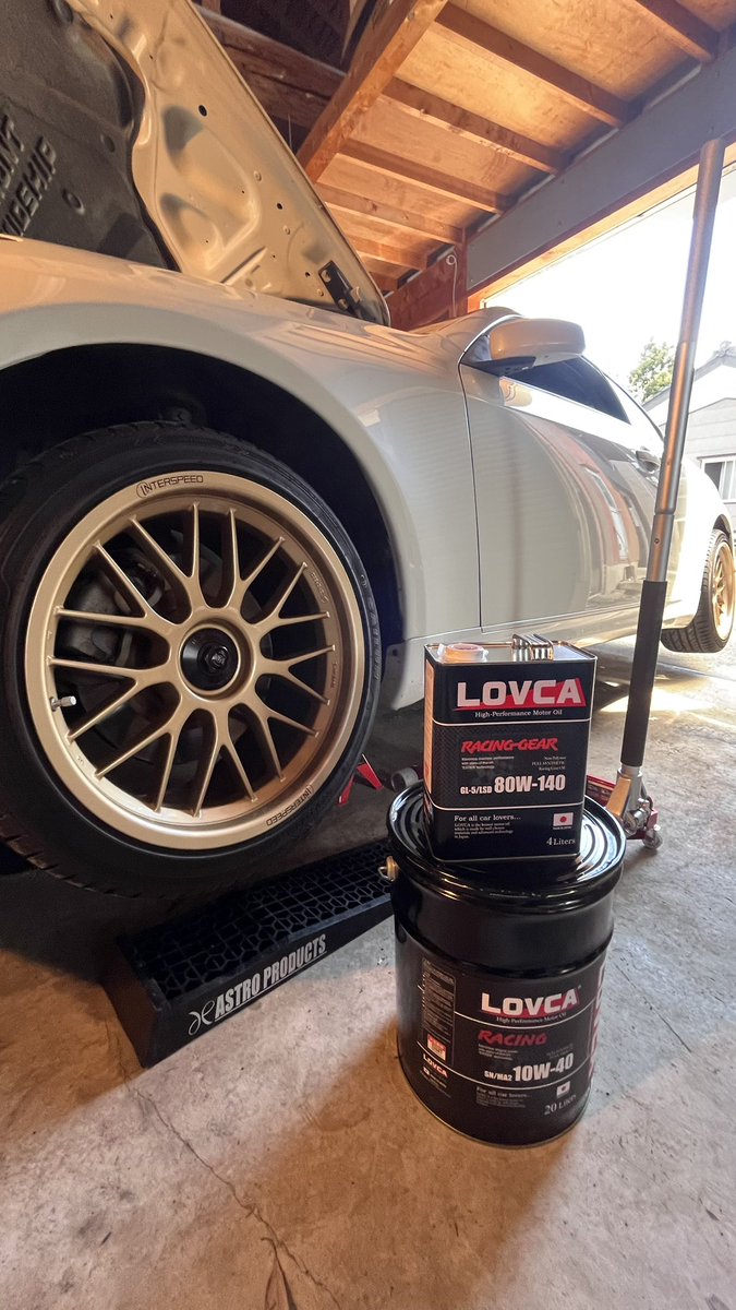 エンジンオイル&amp;デフオイル交換
LOVCAさんのオイル入れさせていただきます！
エンジンオイル4ℓ
デフオイル1.5ℓ入れました！
#CPV35
#LOVCAオイル