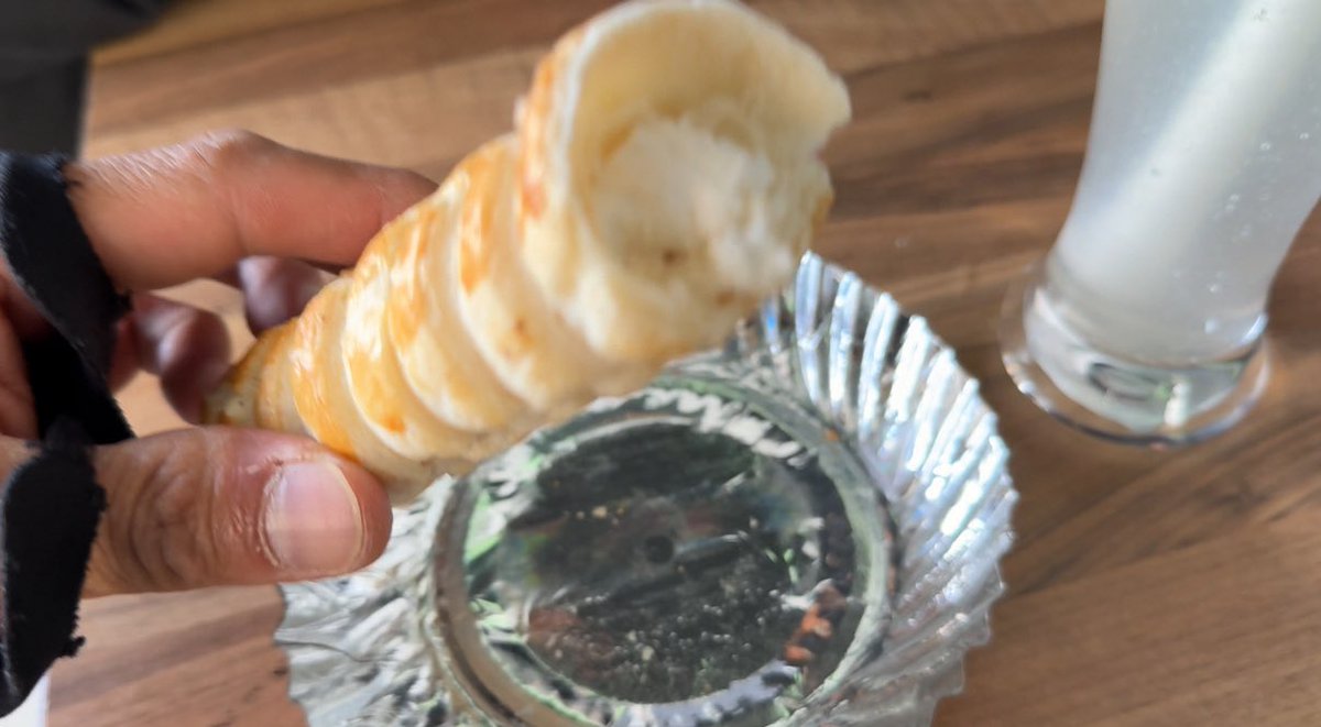 shinyomag's tweet image. 100kmポイント、カフェタイム！10:30頃

Mountain Bakers！

え？普通に美味しい！レモンサイダーうまい！塩強め
レモンクリーム入りパイもうまいじゃないか！！

#ヒマラヤアドベンチャー